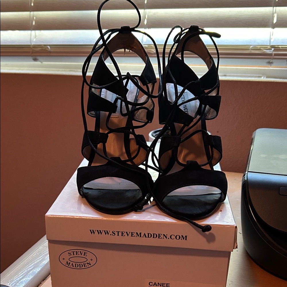 Steve Madden Elegant Black Lace-Up Heels